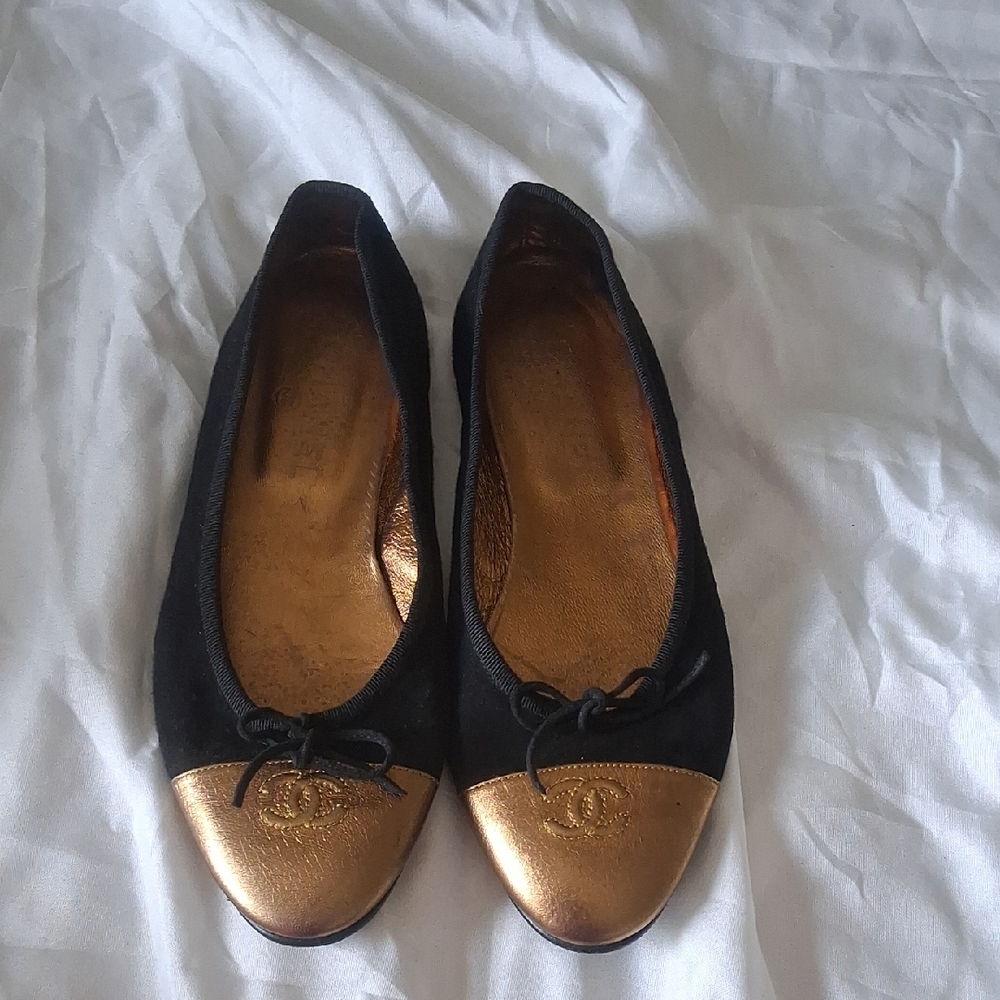 CHANEL Black and Gold Flats